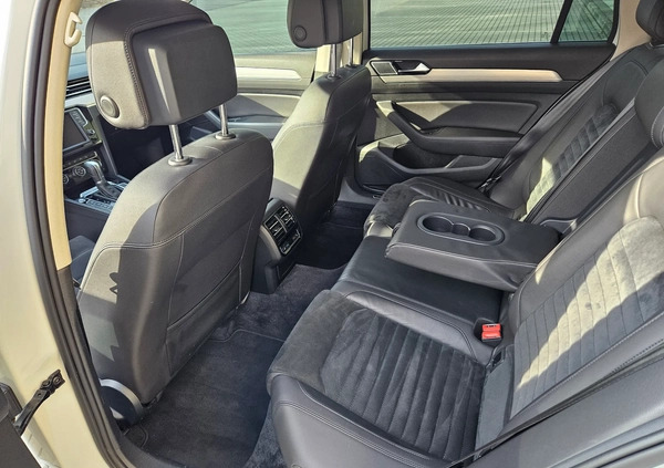 Volkswagen Passat cena 52000 przebieg: 249000, rok produkcji 2015 z Kalisz małe 121